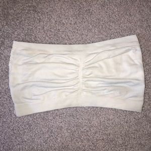 White strapless bralett